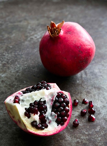 how-to-cut-pomegranate-vertical-a-1800