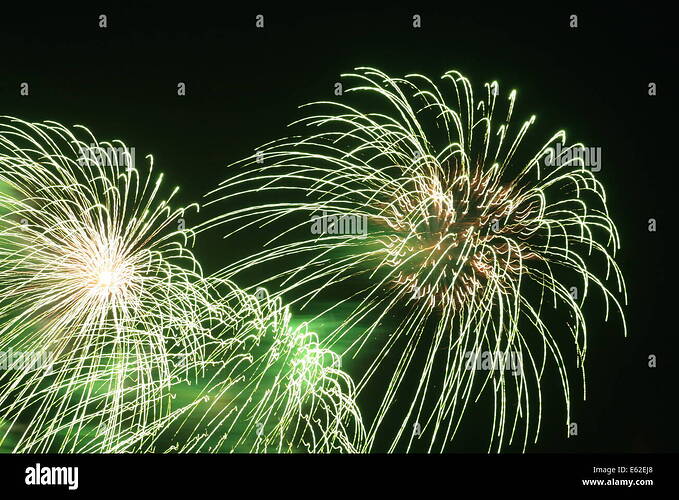green-fireworks-from-national-firework-championships-E62EJ8